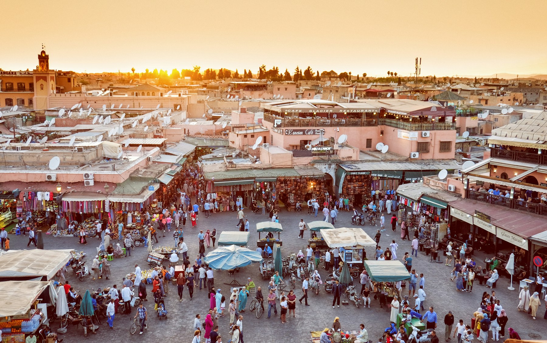 Praça Jemaa el-Fna ao entardecer, Marrakech