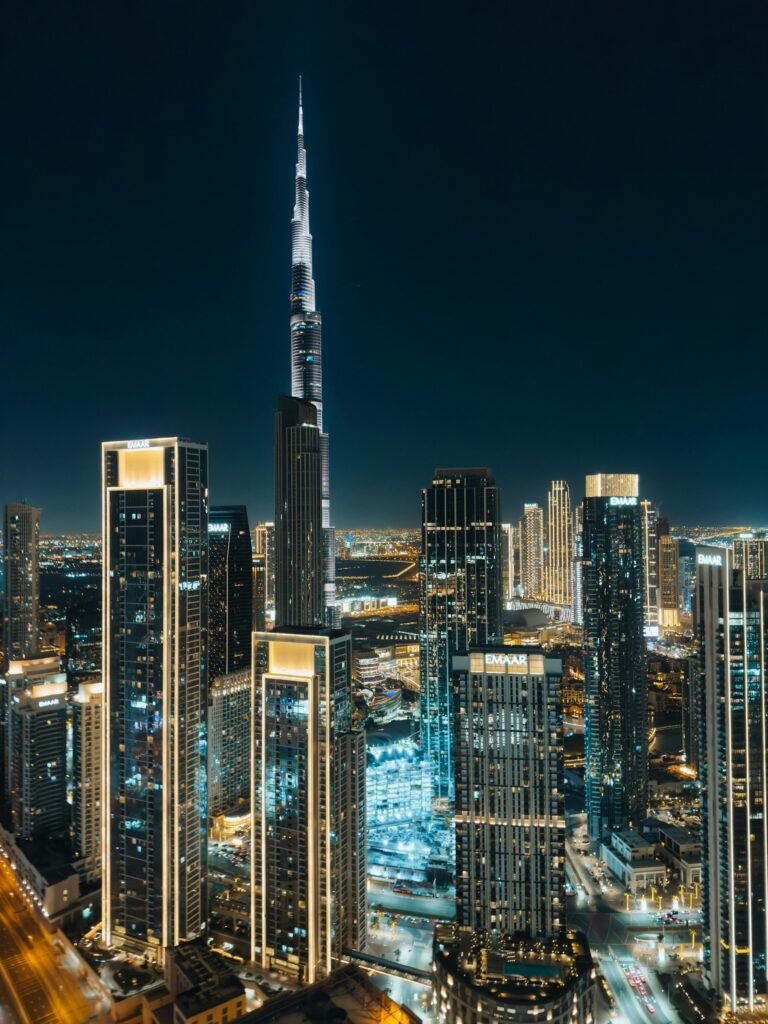 Arranha-céus de Dubai à noite