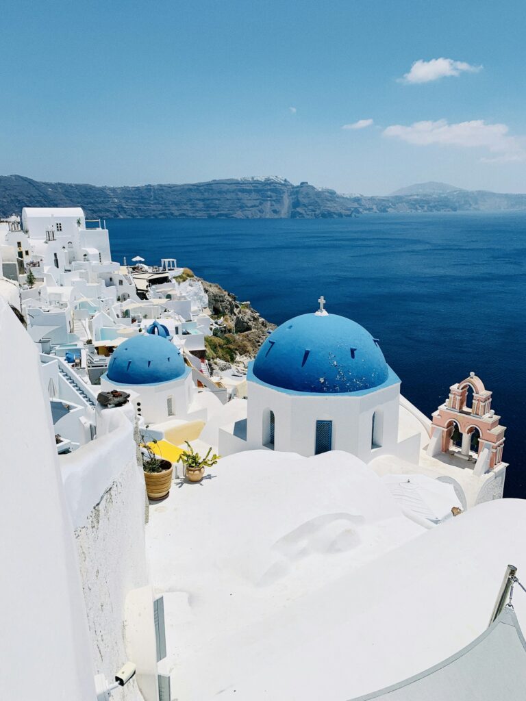 Cúpulas azuis em Santorini
