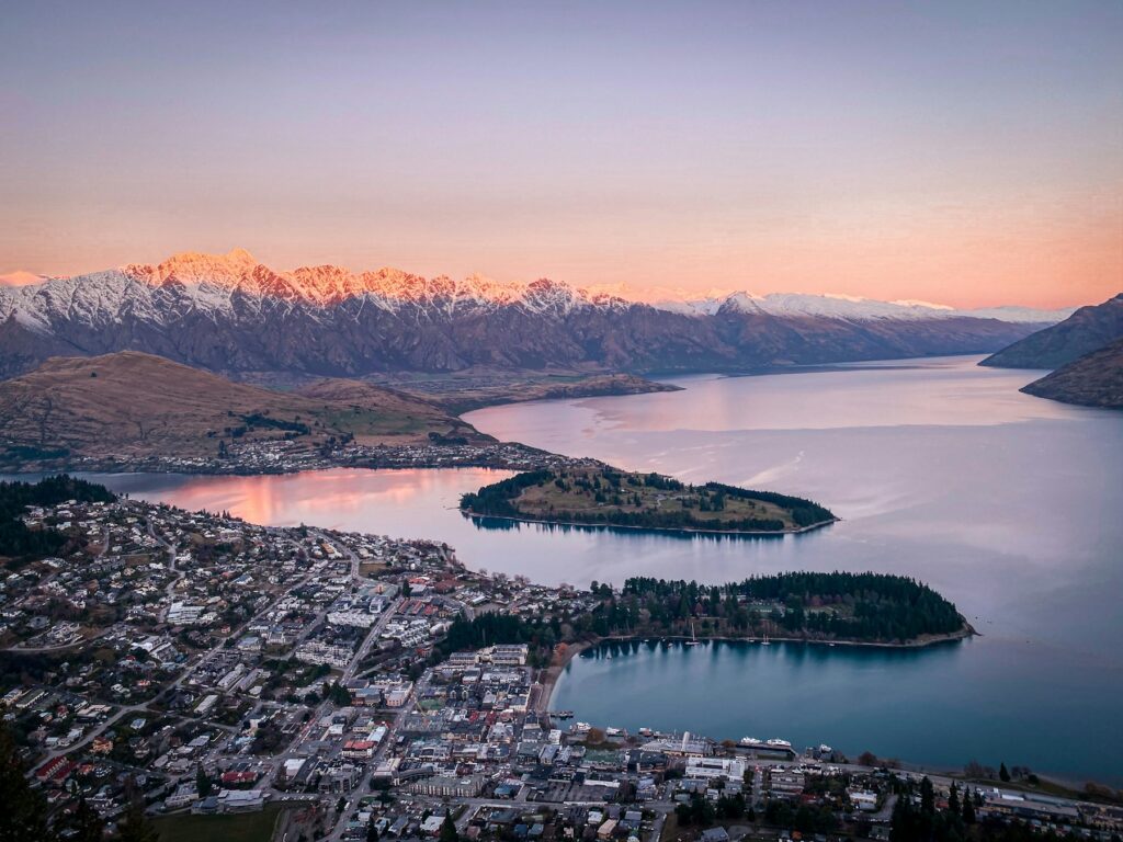 Queenstown e o lago Wakatipu